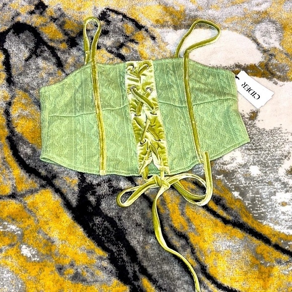 Lace Up tank top Size Medium - Picture 5 of 6